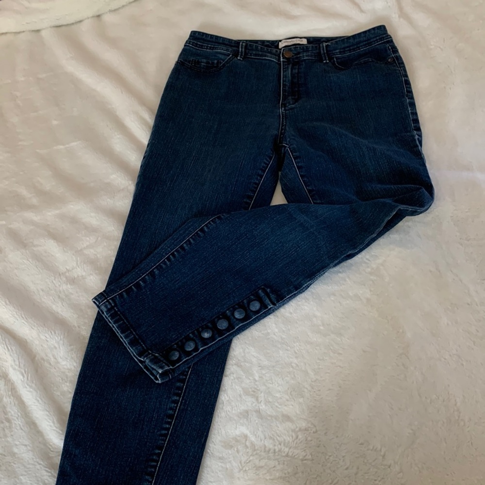Coldwater Creek capris jeans with button accent on ankle. Size 6